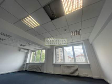 Winda towarowa, rampa, ochrona, dostęp 24h,