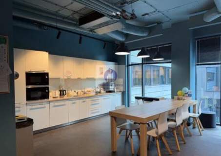 Włochy lokal biurowy 640 m2 do podnajmu