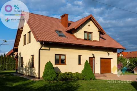 Dom gotowy do zamieszkania w otoczeniu jezior