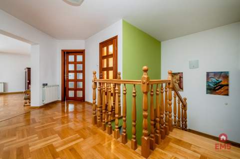 Posiadłość 2500m2 Zadbany Dom z Lasem