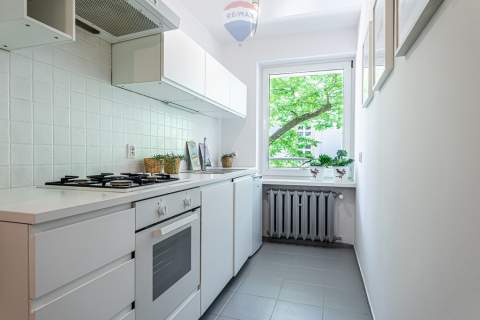 Wygodna kawalerka osobna kuchnia duży balkon