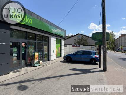 M. w ładnym bloku na pełnym zieleni Rakowie