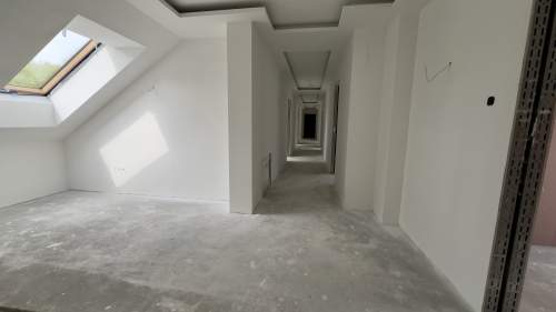 ZABYTKOWA STAJNIA CUGOWA Z XIX WIEKU 623 m2 POTE