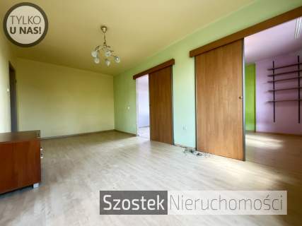 M. w ładnym bloku na pełnym zieleni Rakowie