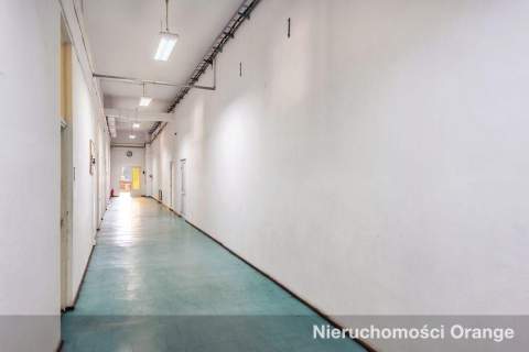 Duży budynek biurowo-mieszkalny w centrum
