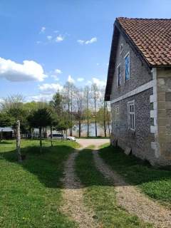 DOM Z CEGŁY, Z WŁASNĄ LINIĄ BRZEGOWĄ 200 M 
