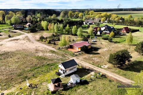 Pięknie położone działki budowlane nad jeziorem.