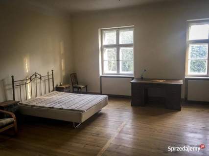 Zabytkowy Pałacyk z Parkiem Dworskim 