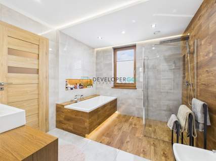 Dom wolnostojący 5 pokoi 206m2