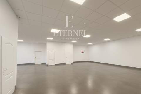 Inwestycyjny lokal handlowy 630m w centrum osiedla