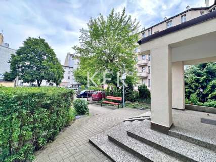 Piękny budynek Blok cegła Balkon Parking Film