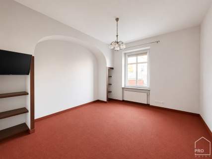 Przestronny apartament w kamienicy z windą