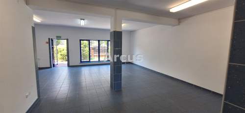 lokal z parkingiem