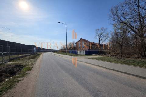 DZIAŁKA INWESTYCYJNA MARKI PRZY TRASIE S8