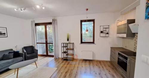 Apartament 2-pokoje z ogródkiem, komórką i garażem
