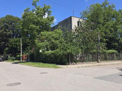 1/2 udział w kamienicy i działce 2 lok. Nowe Włochy
