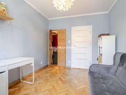 2 pok/ os. kuchnia/ balkon/ ul. Królewska.