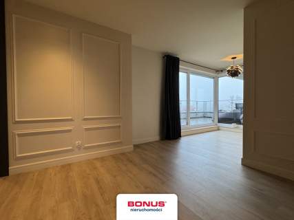 Przestronny apartament 157,23m2 z dużym tarasem.