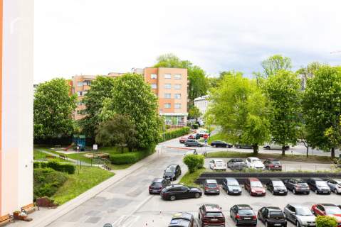 Po generalnym remoncie 48 m z dużym balkonem