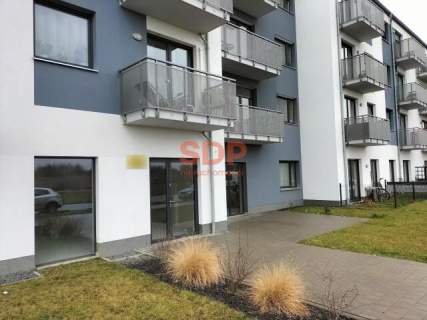 Lokal 136 m2, witryna, wejście z ulicy, parking.