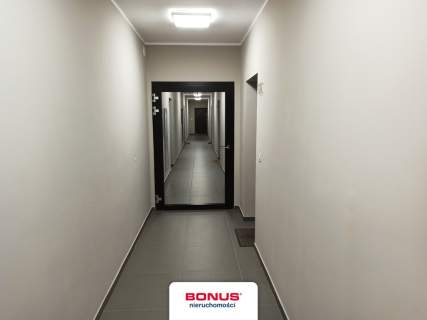 Wyposażone Z ogródkiem Z miejscem w hali