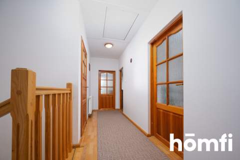 Zadbany dom z pięknym ogrodem 4 sypialnie Salon