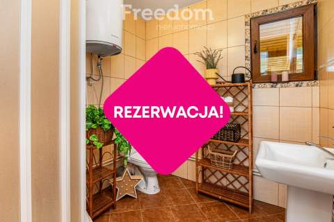 Całoroczny dom z tarasem wśród lasów