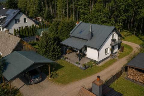 Dom wolnostojący przy lesie