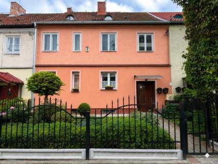 Mieszkanie z ogrodem i potencjałem aranżacyjnym.