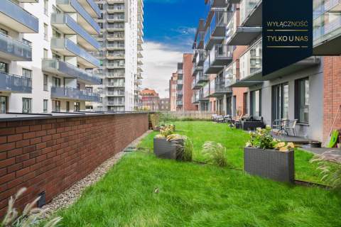 Stylowy apartament z halą garażową i tarasem