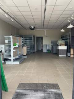 Na wynajem lokal 100m2 przy galerii Ostrovia