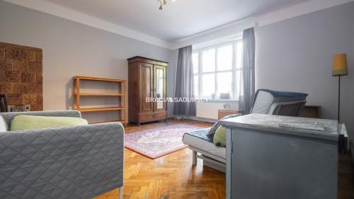 Mogilska 2 pokoje z oddzielną kuchnią