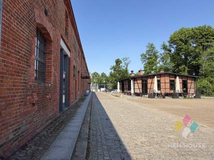 Koszary, 178 m2, parking, 1 piętro, nowoczesne.