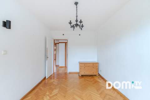 Funkcjonalny dom z ogrodem, boczna uliczka, cisza