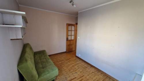 Luźna zabudowa, jedynie 3 wieżowce na osiedlu.