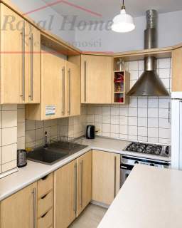Przestronne, b. ładne 2 pok. z balkonem w Centrum.