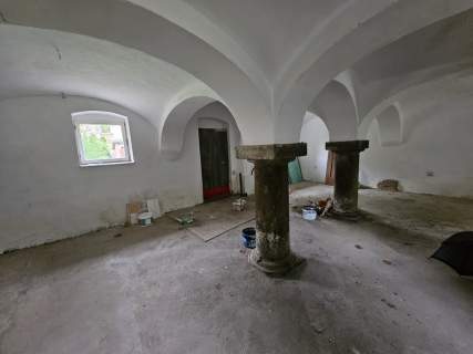 Sprzedam dom ze stodołą