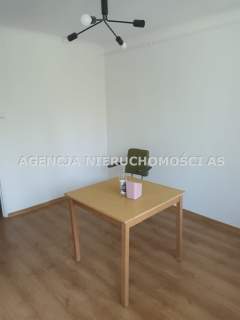 USTAWNE Z BALKONEM DO ZAMIESZKANIA