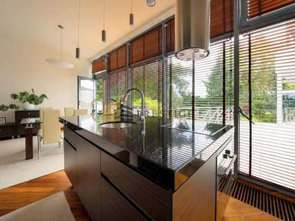 Apartment with Green Terrace Pool Gym Consierge