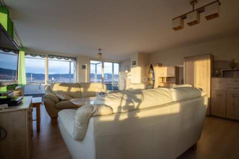 Przestronny apartament 116m2. z dużym tarasem.