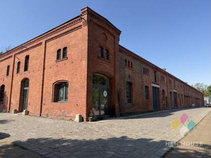 Koszary, 178 m2, parking, 1 piętro, nowoczesne.