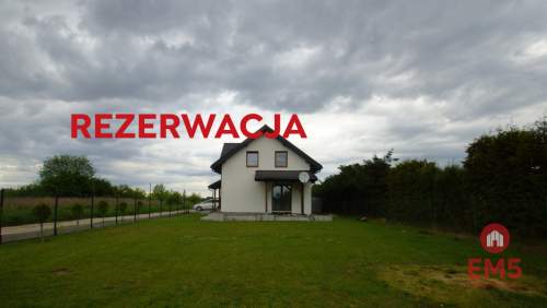 Wolnostojacy dom w spokojnej okolicy