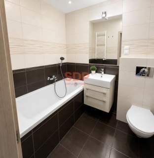 2-stronne mieszkanie, zamykanym garaż, duży balkon