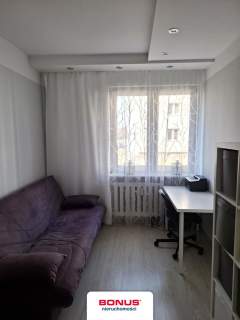 Czteropokojowe mieszkanie z balkonem na parterze