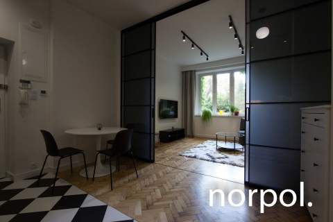 Nowoczesne mieszkanie z osobną sypialnią. Modernly furnished...