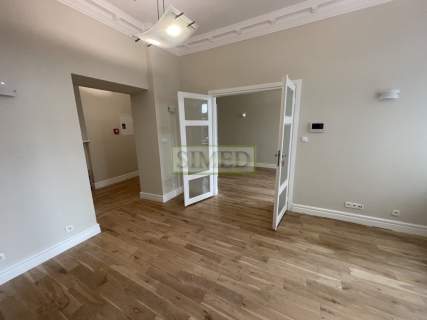 Patio ,lokal na parterze w oficynie,recepcja,24h