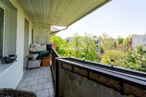Balkon, blisko tramwaj,dwa pokoje do remontu