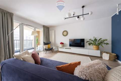 Apartamentowiec, umeblowane, okna na skwer, 2 pok.