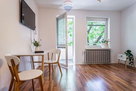 Wygodna kawalerka osobna kuchnia duży balkon