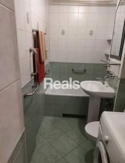 2 pokoje, oddzielna kuchnia, duży balkon